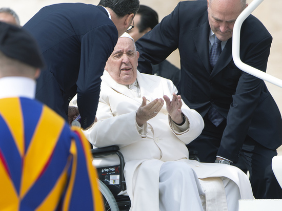 Состояние здоровья госпитализированного Папы Римского не вызывает опасений, говорят медики