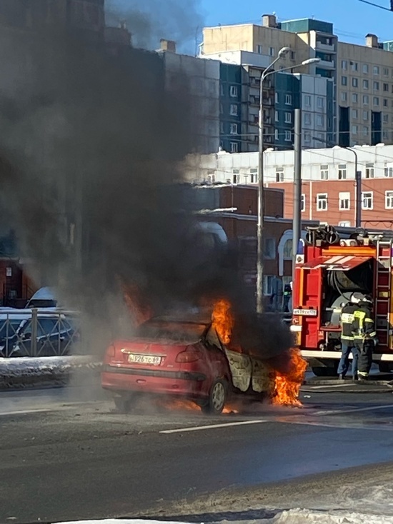 В Петербурге сгорел автомобиль на тверских номерах