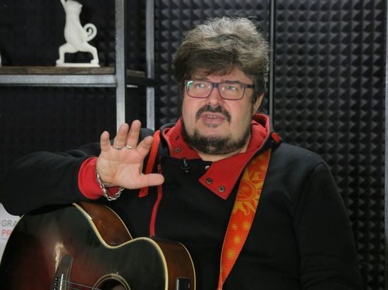 В Луганске челябинский музыкант выступил перед российскими военнослужащими