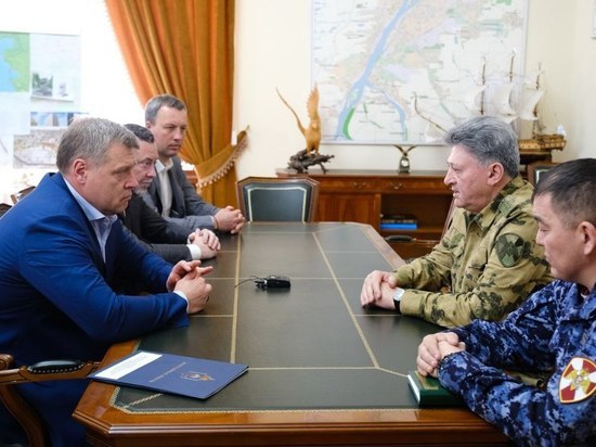 В Астрахани состоялась встреча губернатора с командующим Южным округом Росгвардии