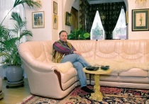 В элитных районах Москвы журналист Андрей Караулов организовал незаконную сдачу в аренду принадлежащих ему многочисленных квартир