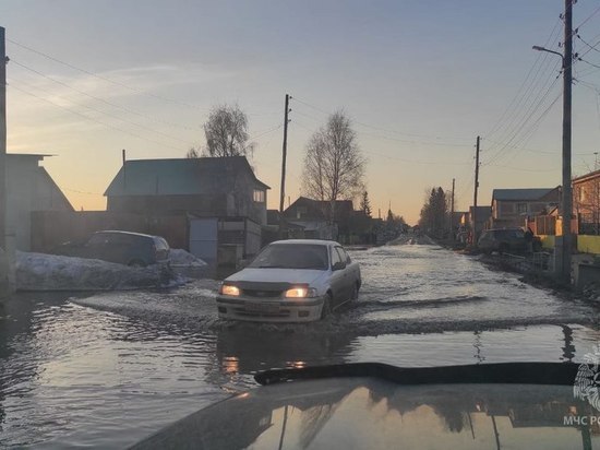 В Красноярском крае таяние снега привело к подтоплению участков в 8 районах