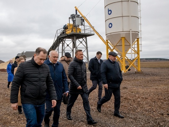 Курский губернатор Старовойт посетил асфальтобетонный завод Фатежского ДРСУ