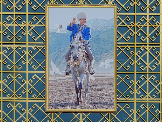 Президент Туркменистана поручил создать телеканал &#34;Аркадаг&#34; в честь своего отца