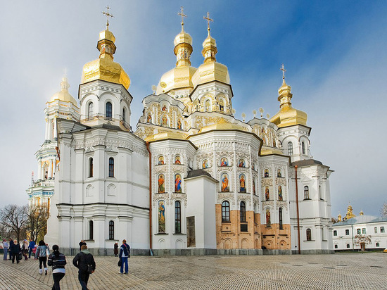 Кабмин Украины отменил документ от 2013 года о передаче УПЦ зданий лавры