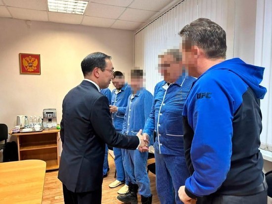 Айсен Николаев навестил раненых участников СВО в Военно-морском клиническом госпитале