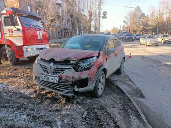 В Омске два ребёнка пострадали при столкновении машин на Богдана Хмельницкого