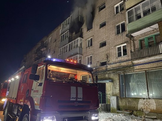 На пожаре в Старой Руссе спасены взрослый и ребенок