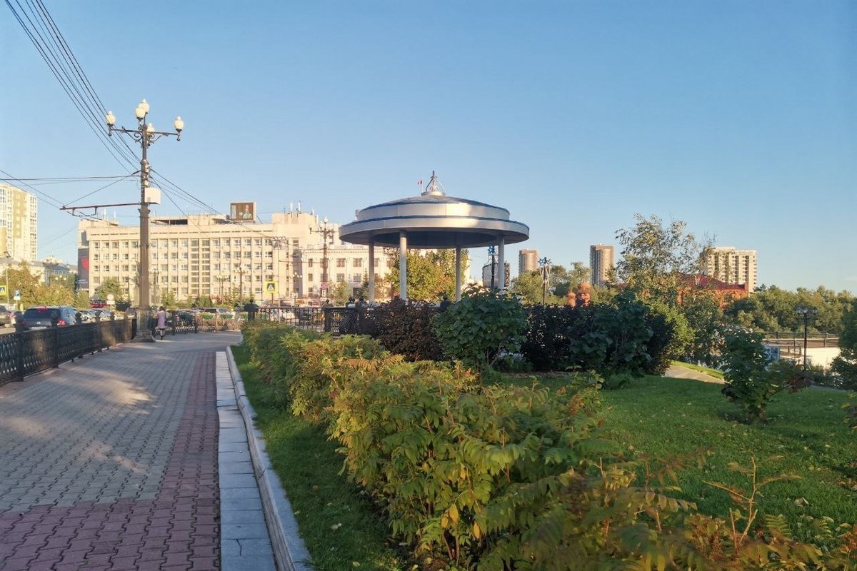Утро в хабаровске сегодня. Храм на комсомольской площади в хабаровске. Хабаровск потоп. Виды центра хабаровска. Фонтан на площади ленина хабаровск.