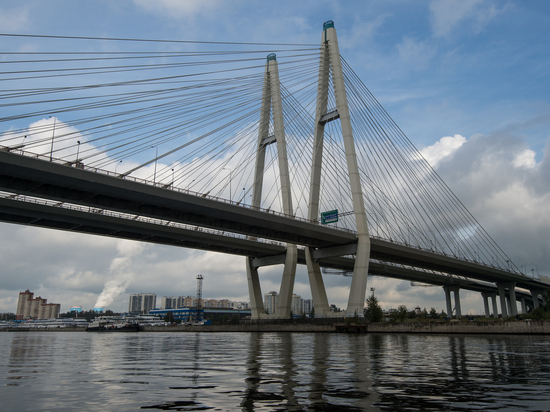 Две полосы Большого Обуховского моста будут перекрыты с 1 по 19 апреля
