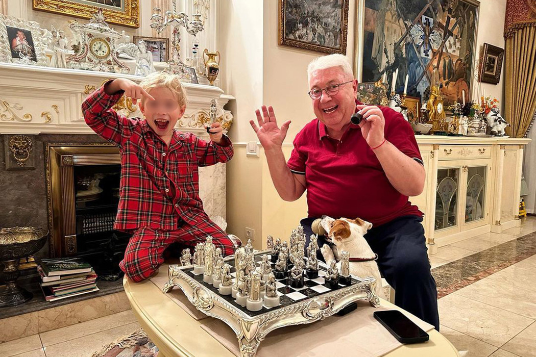 Владимиру Винокуру исполнилось 75: красочные и веселые фотобудни артиста
