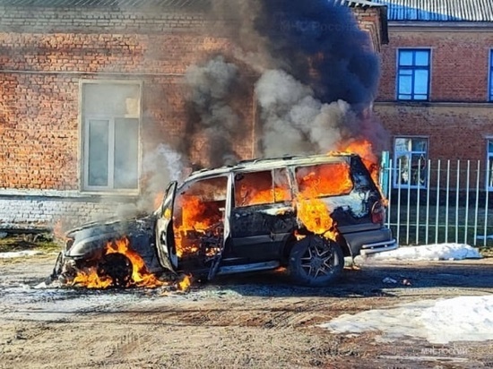 На железнодорожной станции под Калугой сгорел автомобиль