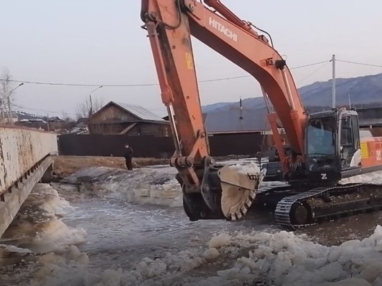 Дом и около 10 дворов подтопили талые воды на улице Буйницкого в Чите