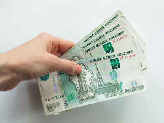 Сотрудник налоговой в Великом Новгороде получил взятку в 700 тысяч рублей