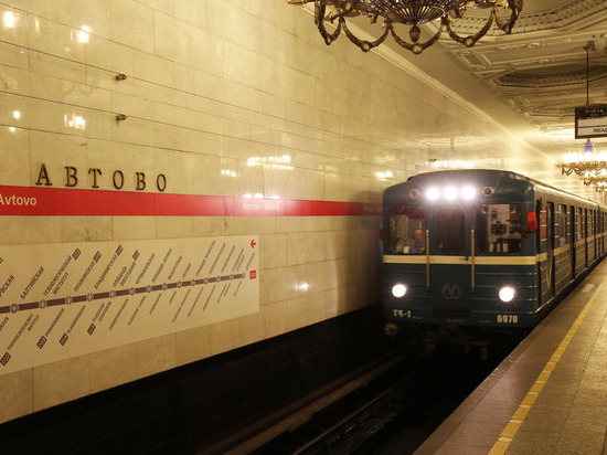 Поезда начали ходить с увеличенным интервалом по «красной» ветке петербургского метро