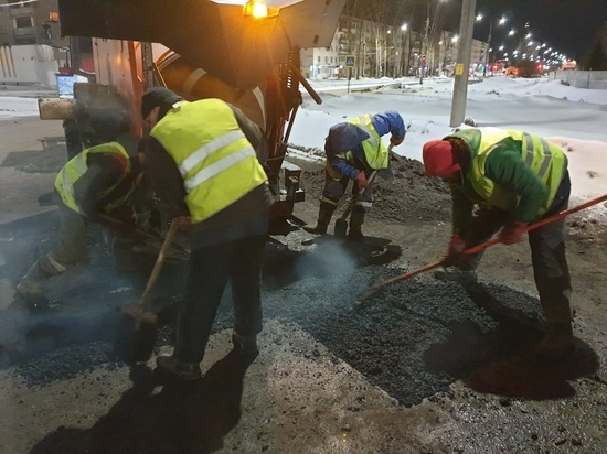 Ямочный ремонт: без стабильной погоды в Новгородской области не могут полноценно отремонтировать дороги