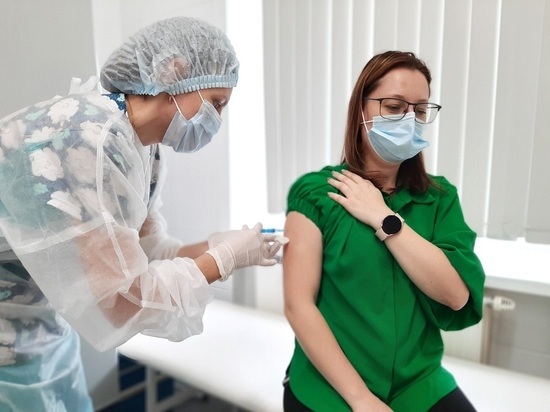 Врачи Ямала обсудили с профессором и академиком РАН эффективность вакцинации в защите от различных эпидемий