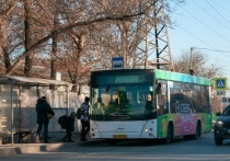 Пассажир самарского городского автобуса избил кондуктора, сообщает телеграм-канал RU_CHP со ссылкой на дептранс Самары
