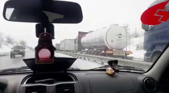 Журналист "МК" показал гигантскую пробку в Каменск-Шахтинском