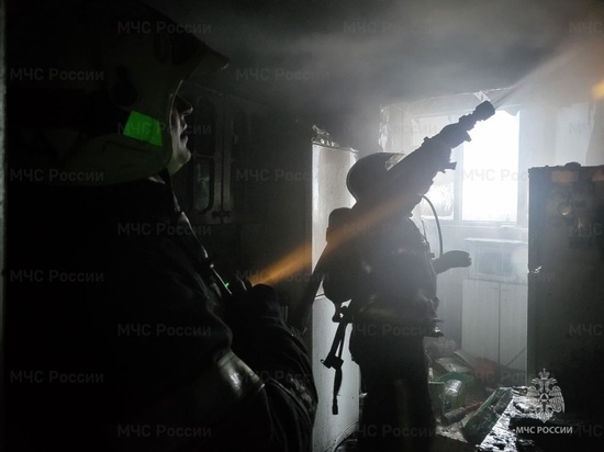 Костромские пожарные оперативно потушили возгорание в общежитии в Караваеве