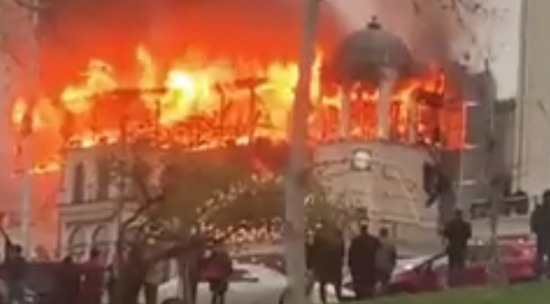 В Тбилиси начался пожар в пятизвездочном отеле: видео