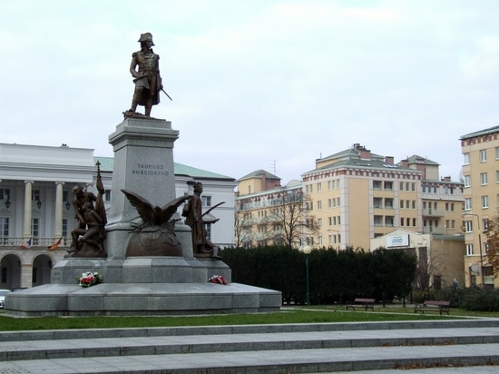 Myśl Polska: общество в Польше постепенно готовят к возможности войны с Россией