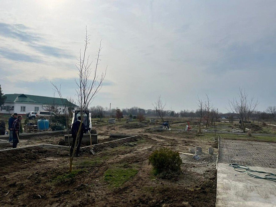 В Славянском районе полным ходом идет благоустройство парка