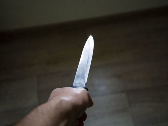 В Омске девочка поранилась о нож из-за одноклассника