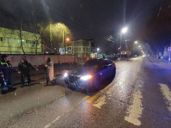 В Туле на улице Луначарского женщина на "зебре" попала под колёса BMW