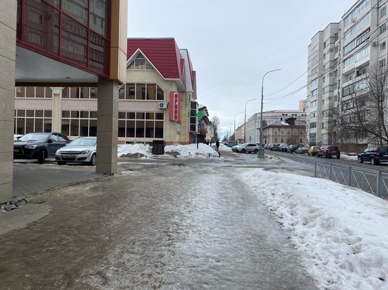 Центр Архангельска превратился в ледовый каток