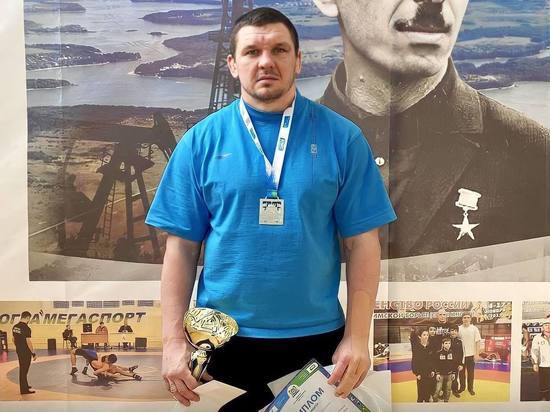 Борец из ЯНАО завоевал серебро всероссийских соревнований в Сургуте