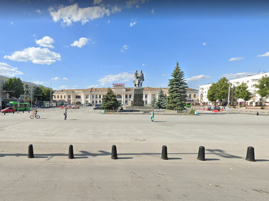 Голый мужчина устроил драку на проезжей части в Екатеринбурге