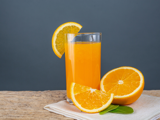В Роспотребнадзоре рассказали о пользе и вреде апельсинового сока