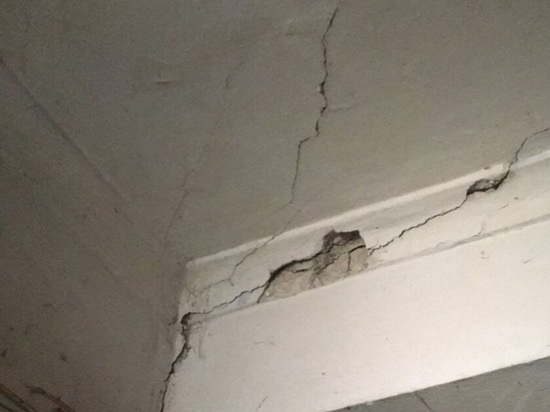 После землетрясения в многоэтажке на Ставрополье образовалась трещина