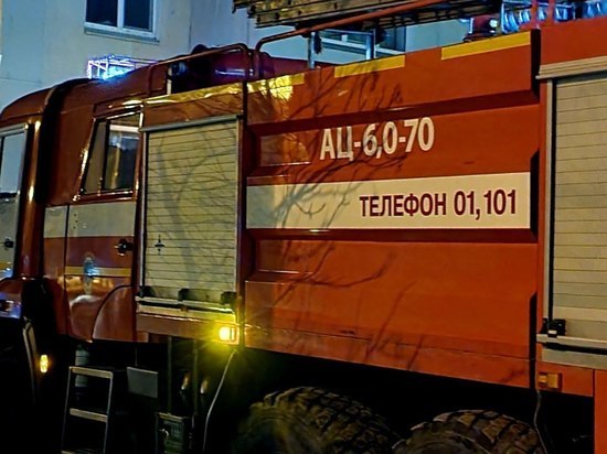 Электрощиток горел в подъезде дома в Южно-Сахалинске