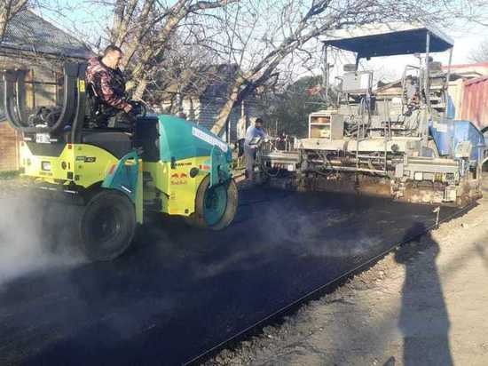 В Кировском округе Ставрополья приступили к ямочному ремонту дорог