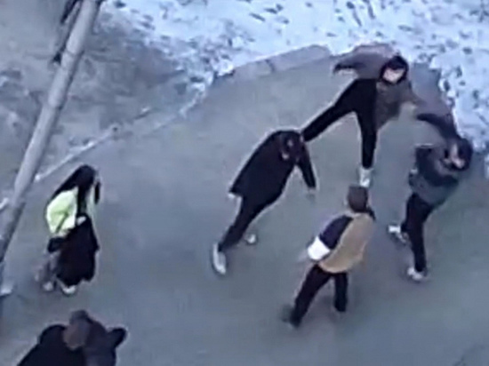 Утренняя драка в центре Петрозаводска попала на камеры уличного наблюдения