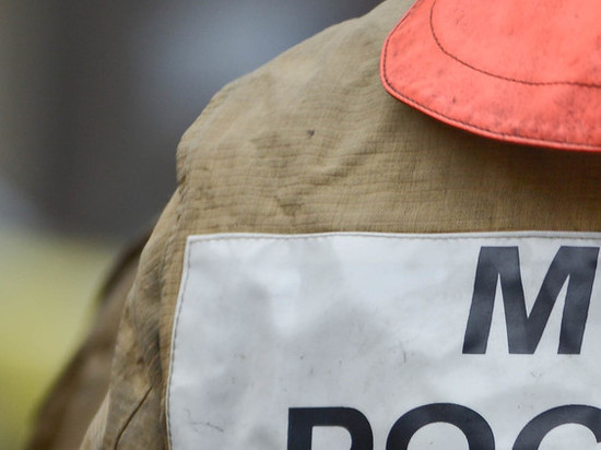 Десятки человек эвакуировались из горящей пятиэтажки в Каменске-Уральском
