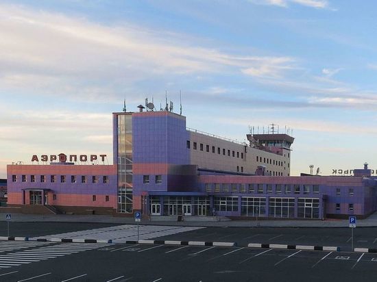 Из-за сильного ветра в аэропорту заполярного Норильска задержаны 22 рейса