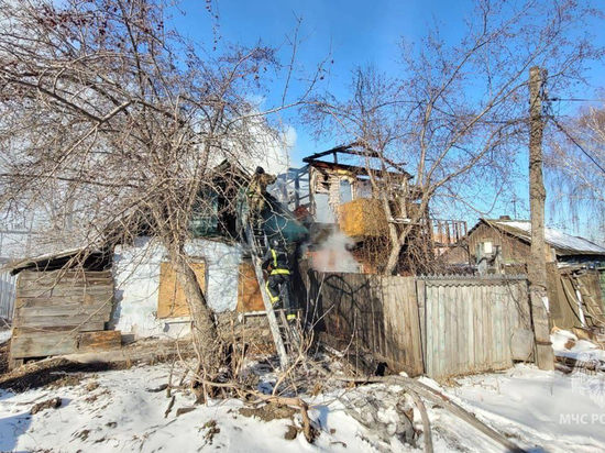 В красноярской Николаевке ликвидировали пожар в частном деревянном доме