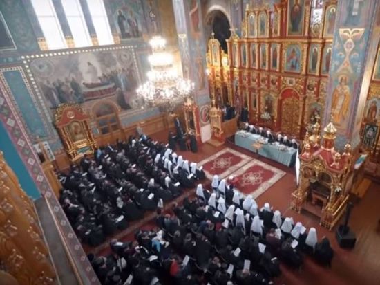 В Хмельницком толпа провокаторов попыталась провести штурм собора УПЦ