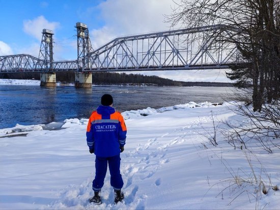 Сотрудники аварийно-спасательной службы осмотрели пять рек в Ленобласти