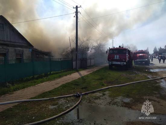 В Кореновском районе загорелись три частных дома