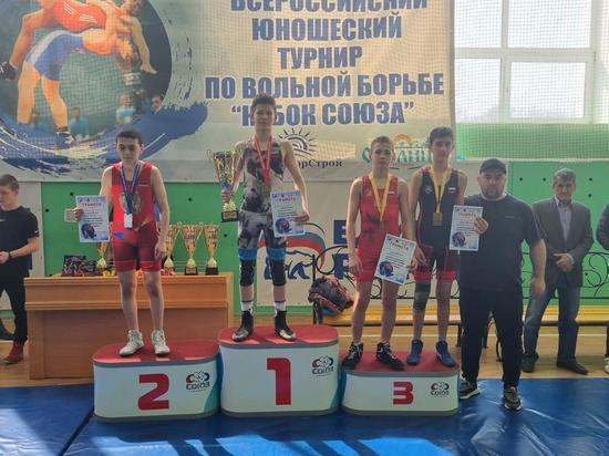 Борцы с Сахалина завоевали 10 медалей всероссийских соревнований в Биробиджане