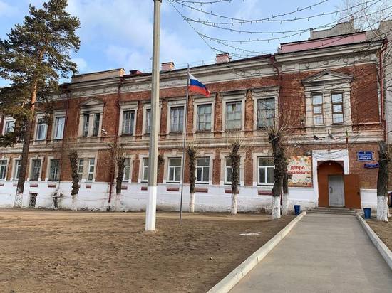 Более 2300 заявлений подали в первые классы школ Читы