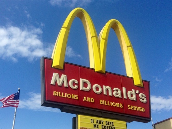 WSJ: McDonald’s закрывает офисы в США, идетсокращение персонала