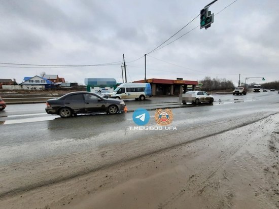 Две иномарки столкнулись в Уфе – пострадала девушка