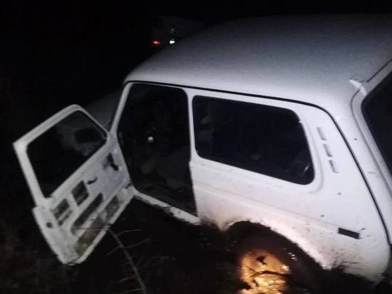 Под Саратовом из застрявшей Нивы спасли двух женщин, одна из них беременна