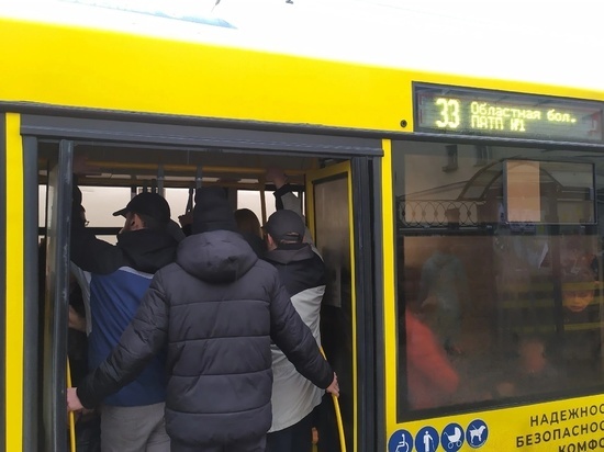 Утро в Ярославле началось с давки в желтых автобусах
