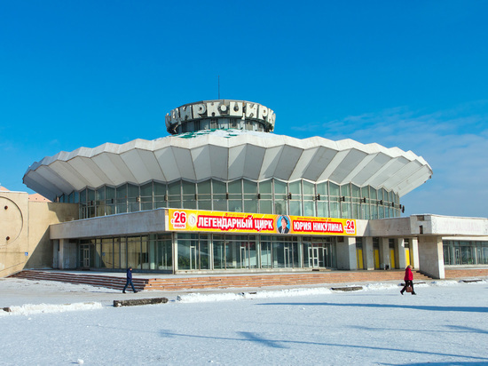 Фасад челябинского цирка украсят восстановленные скульптуры